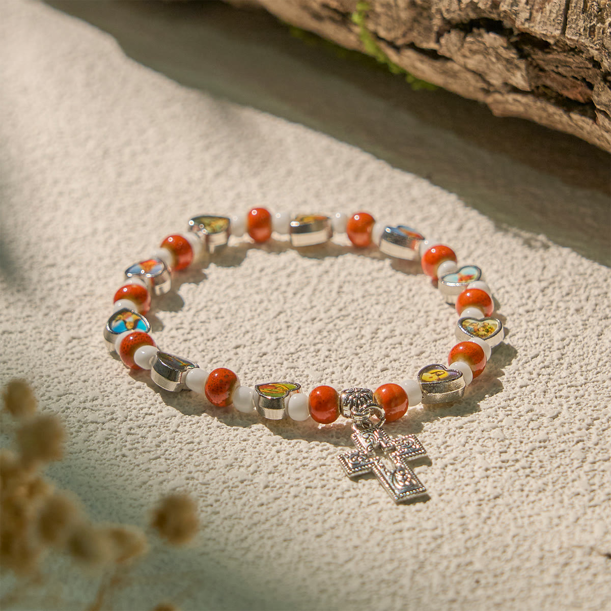 Pulseras de Cuentas de Vidrio y Cerámica de Colores con Dijes de Corazones de Cruz y Santos