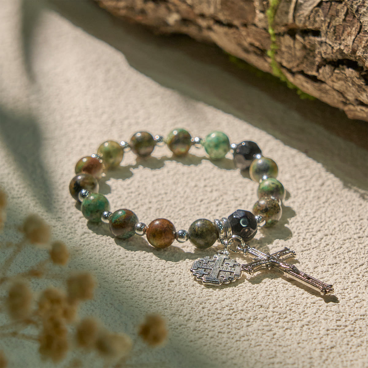 Pulseras espirituales terrosas inspiradas en el rosario con crucifijo y cruz de Jerusalén