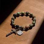 Pulseras espirituales terrosas inspiradas en el rosario con crucifijo y cruz de Jerusalén