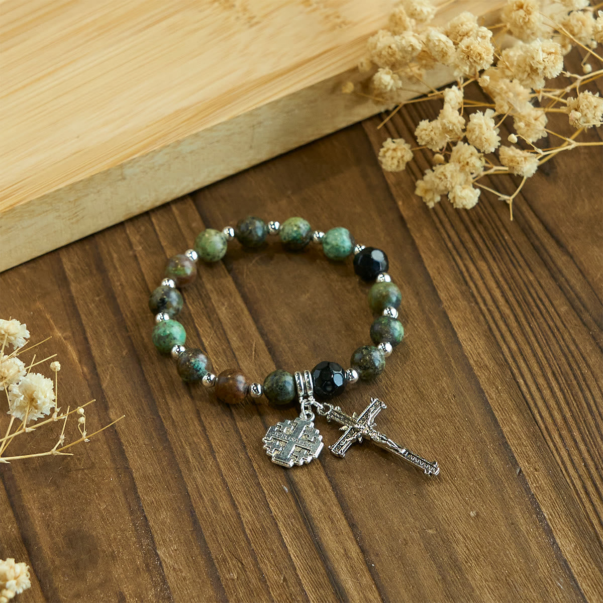Pulseras espirituales terrosas inspiradas en el rosario con crucifijo y cruz de Jerusalén