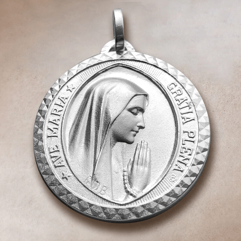 Elegante collar con colgante de la Virgen María en plata de ley 925 para la devoción diaria