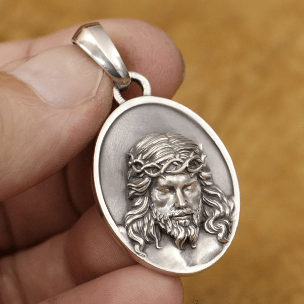 Collar con medalla de Jesús de plata 925 con corona de espinas: un recordatorio de Su sacrificio
