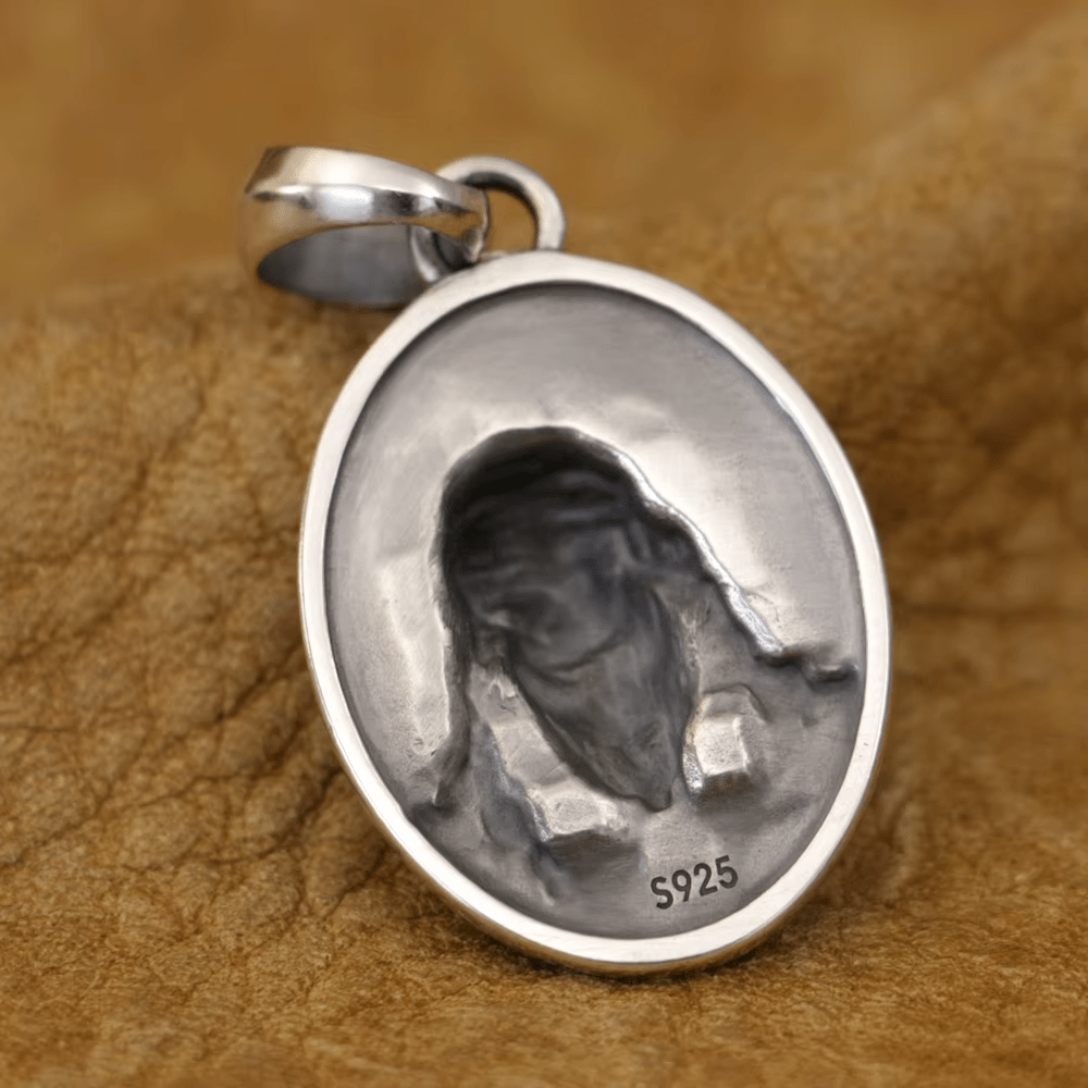 Collar con medalla de Jesús de plata 925 con corona de espinas: un recordatorio de Su sacrificio