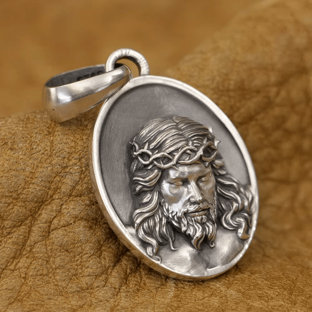 Collar con medalla de Jesús de plata 925 con corona de espinas: un recordatorio de Su sacrificio