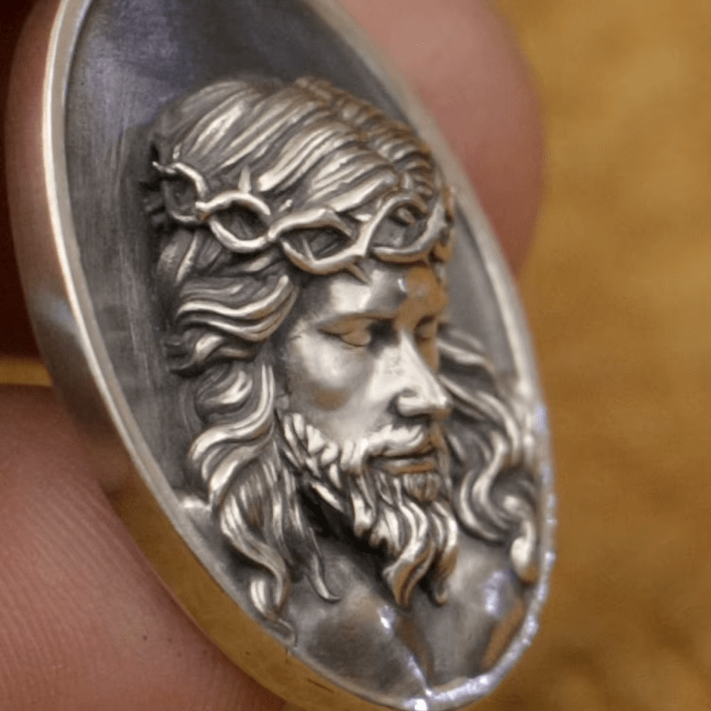 Collar con medalla de Jesús de plata 925 con corona de espinas: un recordatorio de Su sacrificio