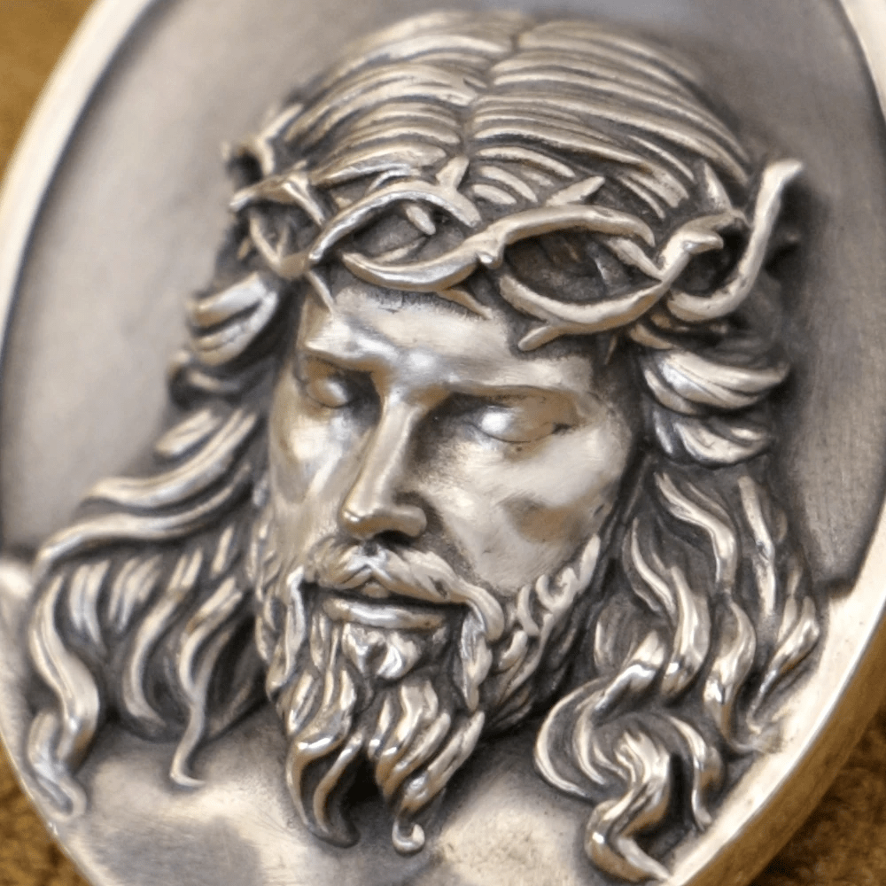 Collar con medalla de Jesús de plata 925 con corona de espinas: un recordatorio de Su sacrificio