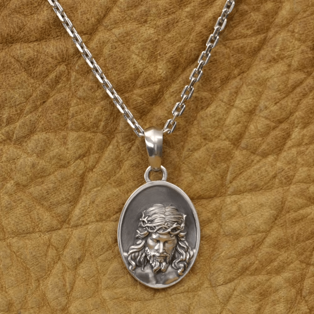 Collar con medalla de Jesús de plata 925 con corona de espinas: un recordatorio de Su sacrificio