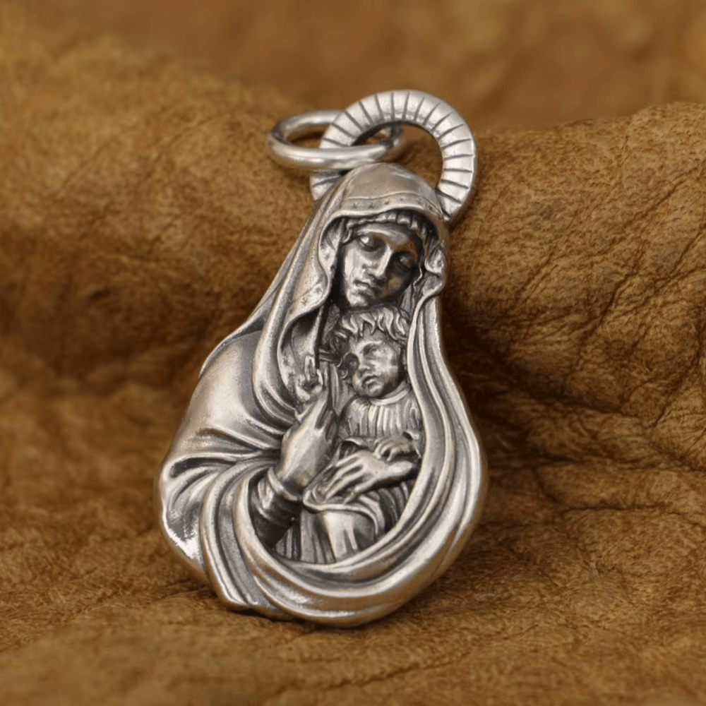 Collar colgante devocional de la Sagrada Virgen con el Niño en plata vintage