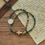 Pulseras de rosario artesanales en tonos tierra con cruz y medalla de San Benito