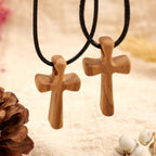 Collar con colgante de cruz de madera: Joyería de fe cristiana