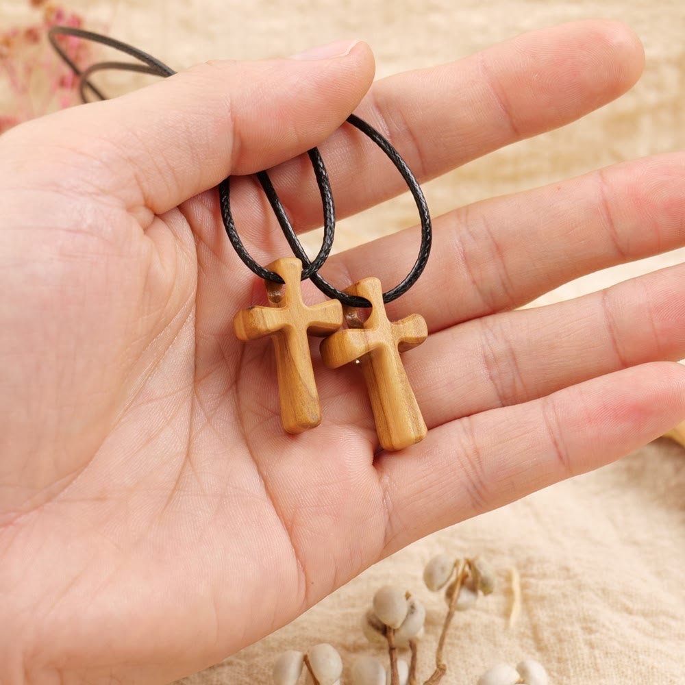 Collar con colgante de cruz de madera: Joyería de fe cristiana