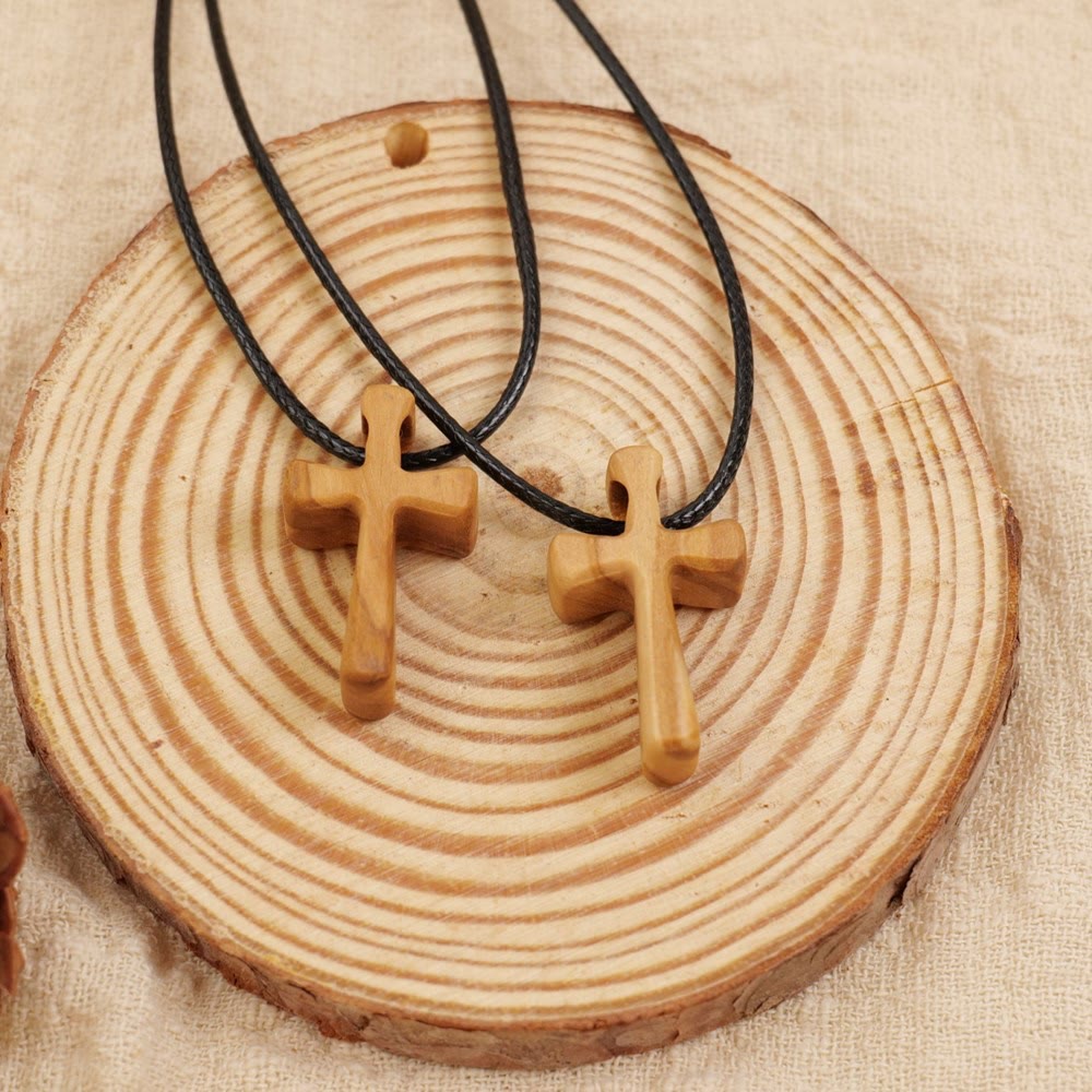 Collar con colgante de cruz de madera: Joyería de fe cristiana