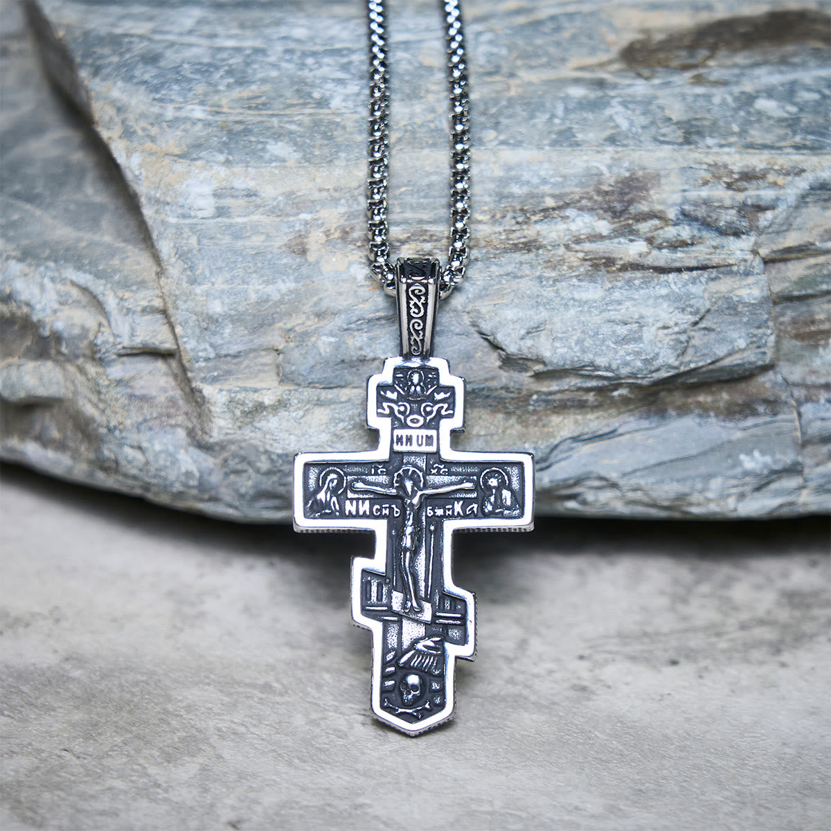 Collar de crucifijo ortodoxo bicolor con profundo significado espiritual