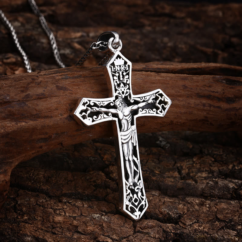 Colgante de Crucifijo INRI de Plata Esterlina Estilo Vintage: Un Emblema Atemporal de Sacrificio y Gracia