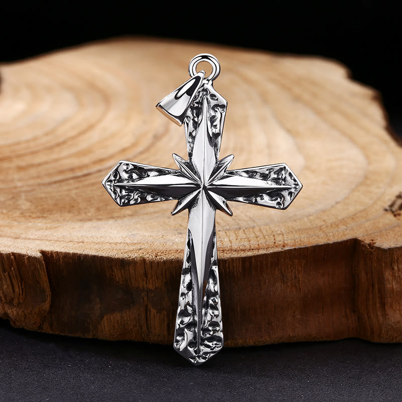 Clásico Collar de Cruz de Plata Fina Pulida: Un Emblema de Devoción Sutil pero Sagrado