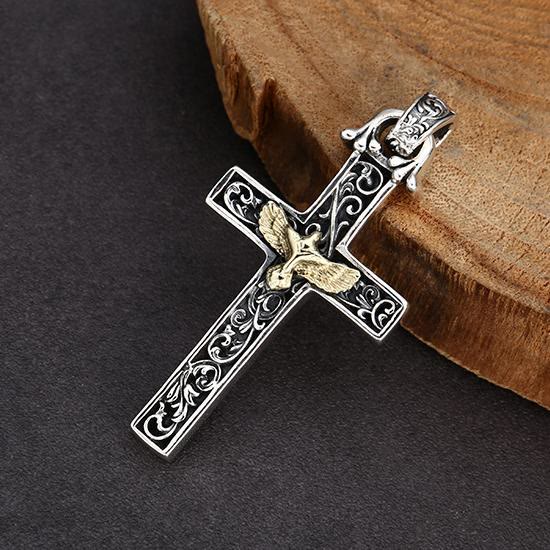Intrincado Collar de Cruz de Plata de Ley con Paloma Dorada: Una Exquisita Fusión de Detalle y Devoción