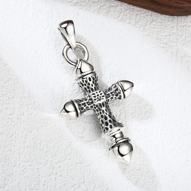 Colgante de cruz de plata con textura artística: una fusión única de arte y fe