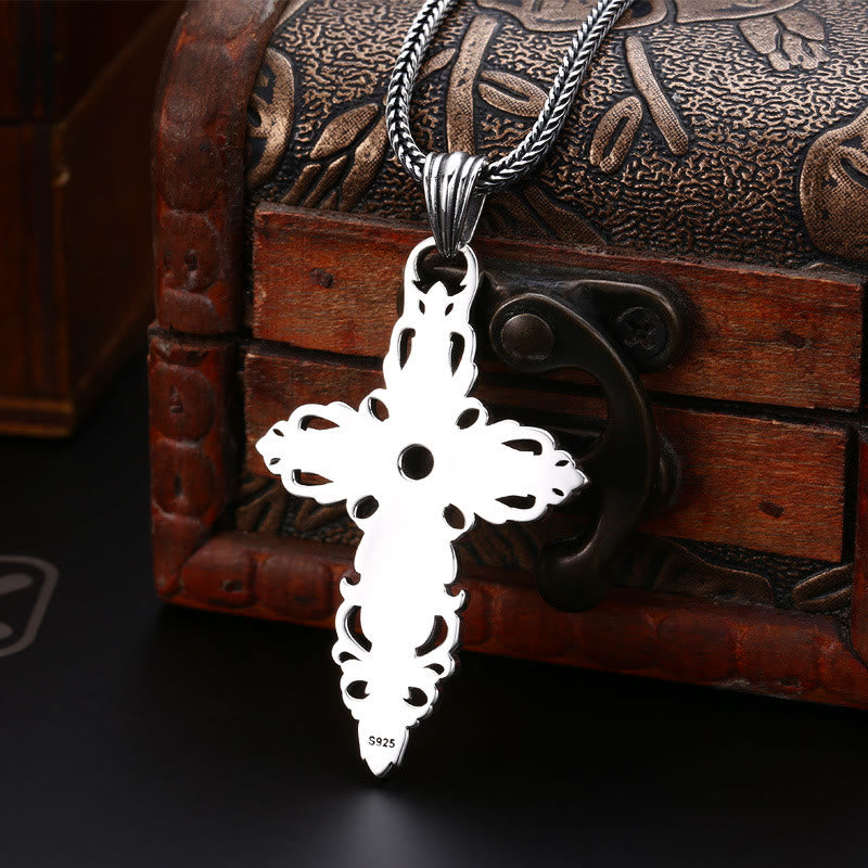 Collar de Cruz de Filigrana de Plata de Ley Clásica con Circonita: Un Símbolo Profundo de Fe