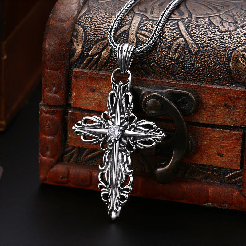 Collar de Cruz de Filigrana de Plata de Ley Clásica con Circonita: Un Símbolo Profundo de Fe