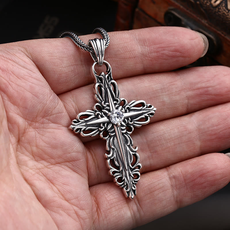 Collar de Cruz de Filigrana de Plata de Ley Clásica con Circonita: Un Símbolo Profundo de Fe