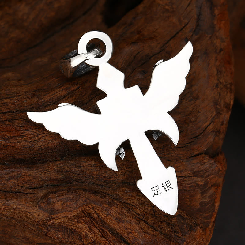 Colgante de Cruz Alada de Plata Artístico con Detalle de Escudo: Una Fusión Única de Arte y Creencia