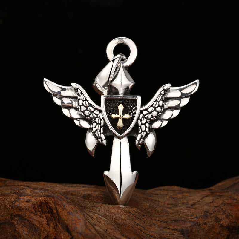 Colgante de Cruz Alada de Plata Artístico con Detalle de Escudo: Una Fusión Única de Arte y Creencia