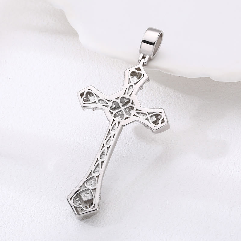 Colgante de cruz de plata con diamantes tachonados "Diamante Artístico": una fusión única de elegancia y creencia