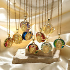Collares de la Virgen de Cristal Multicolor: Joyería Artística Llena de Fe