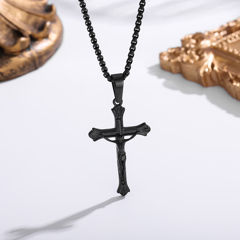 Collar con Crucifijo de Jesús Tricolor: Una Fusión de Fe y Tonos Elegantes