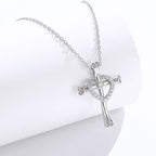Collar de circonitas de plata 925 con cruz y corazón: la fe se une al amor con un brillo resplandeciente