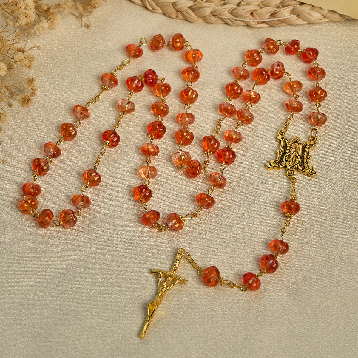 Rosario, pulsera con cuentas en forma de calabaza