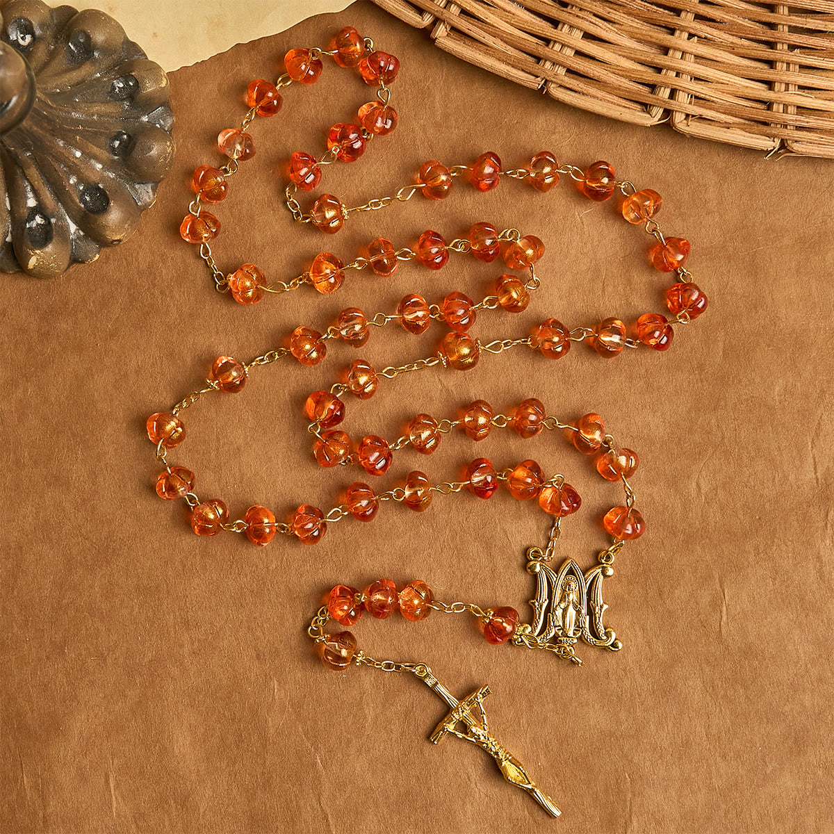 Rosario, pulsera con cuentas en forma de calabaza