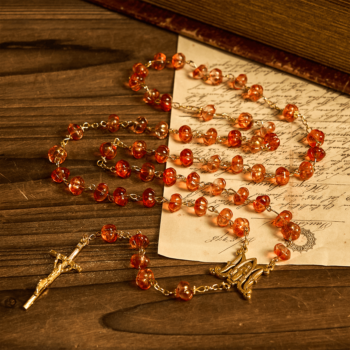 Rosario, pulsera con cuentas en forma de calabaza