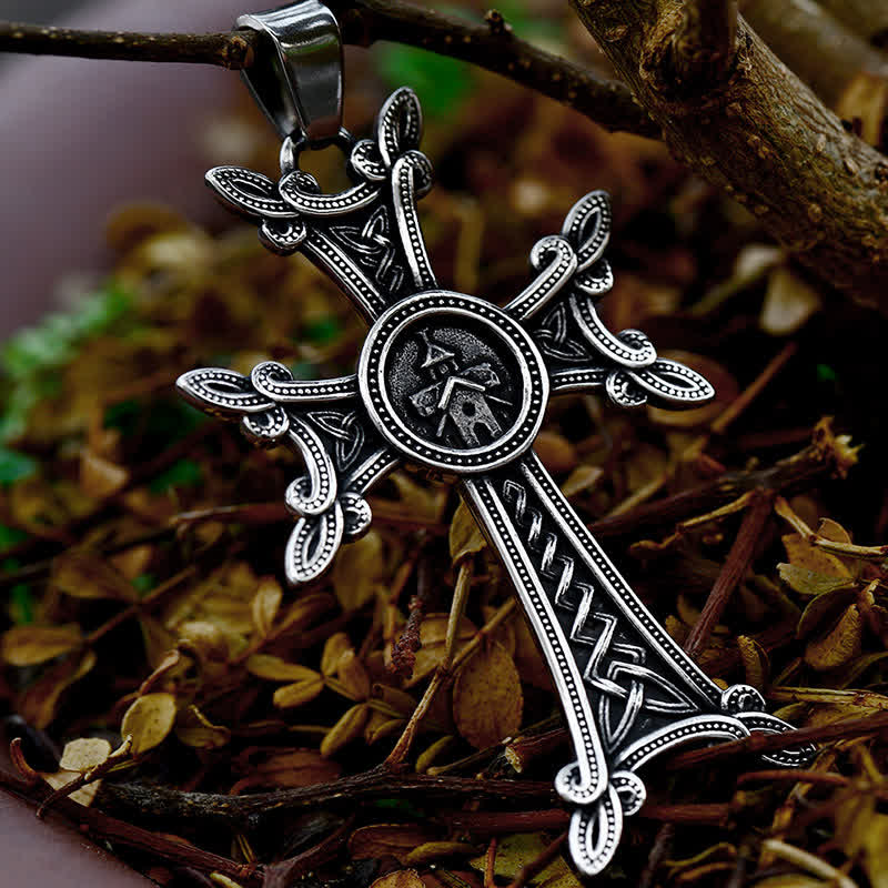 Collar con colgante de cruz armenia y nudo celta de la Iglesia ortodoxa