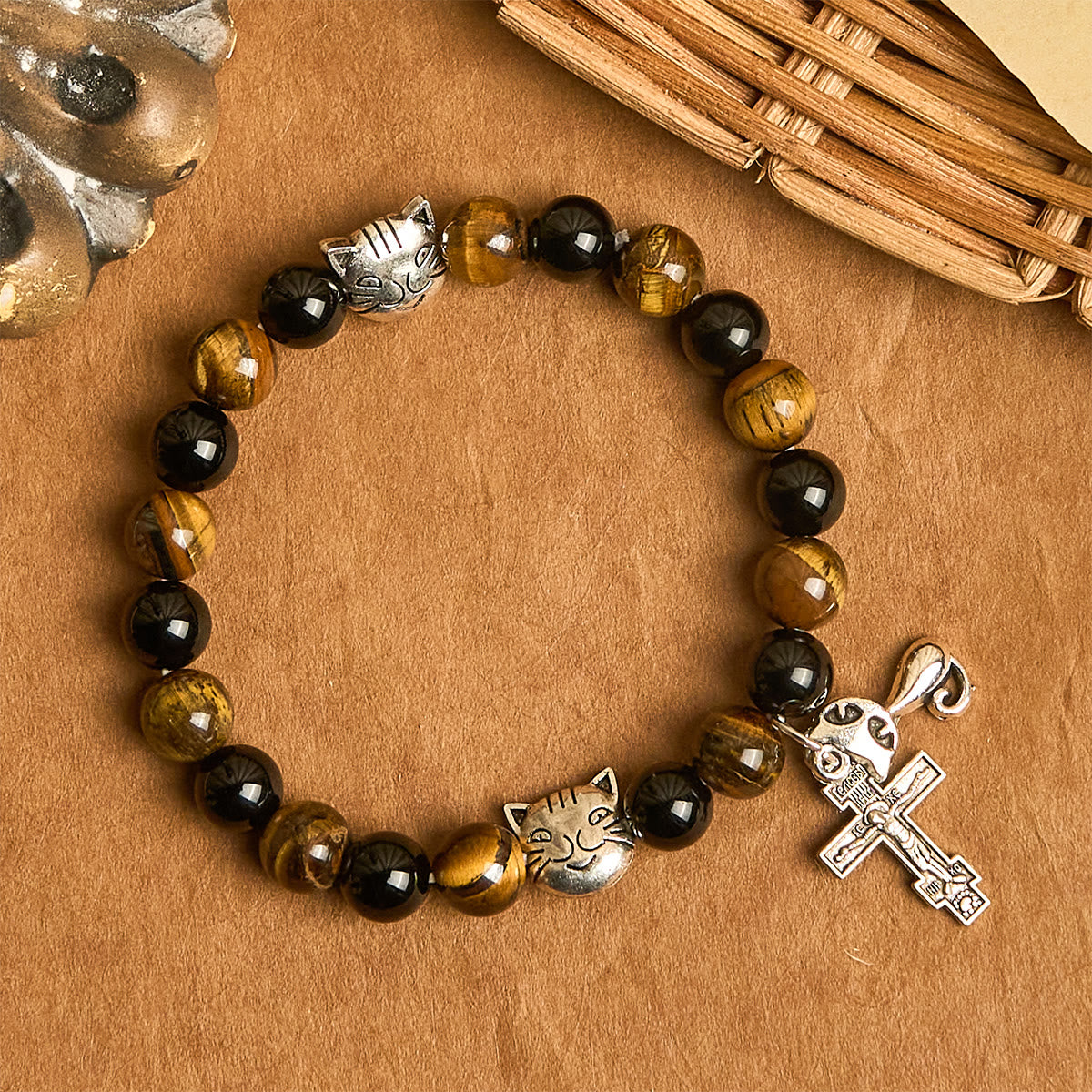 Fiel gato atigrado con cuentas marrones y negras para pulsera de oración de animales amorosos