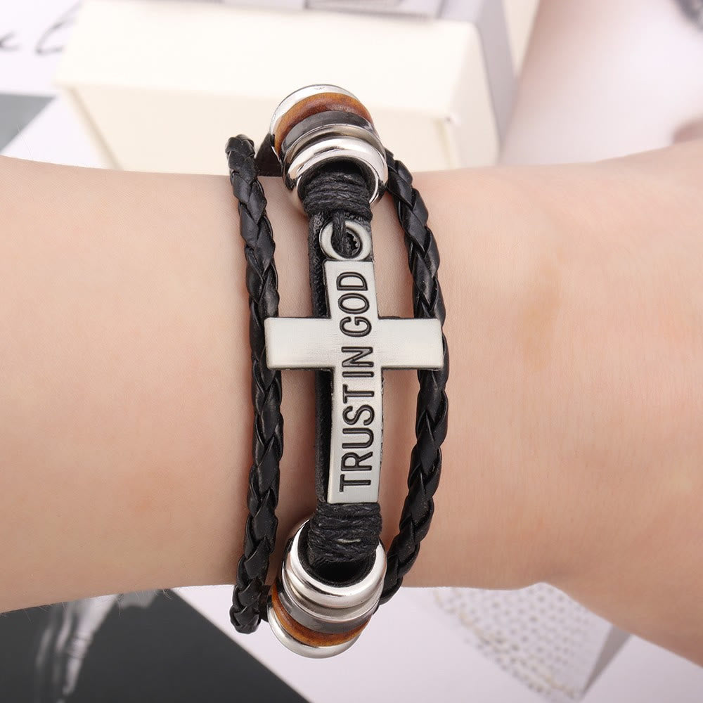 Pulsera de cuero trenzado negro con cruz e inscripción CONFIANZA EN DIOS