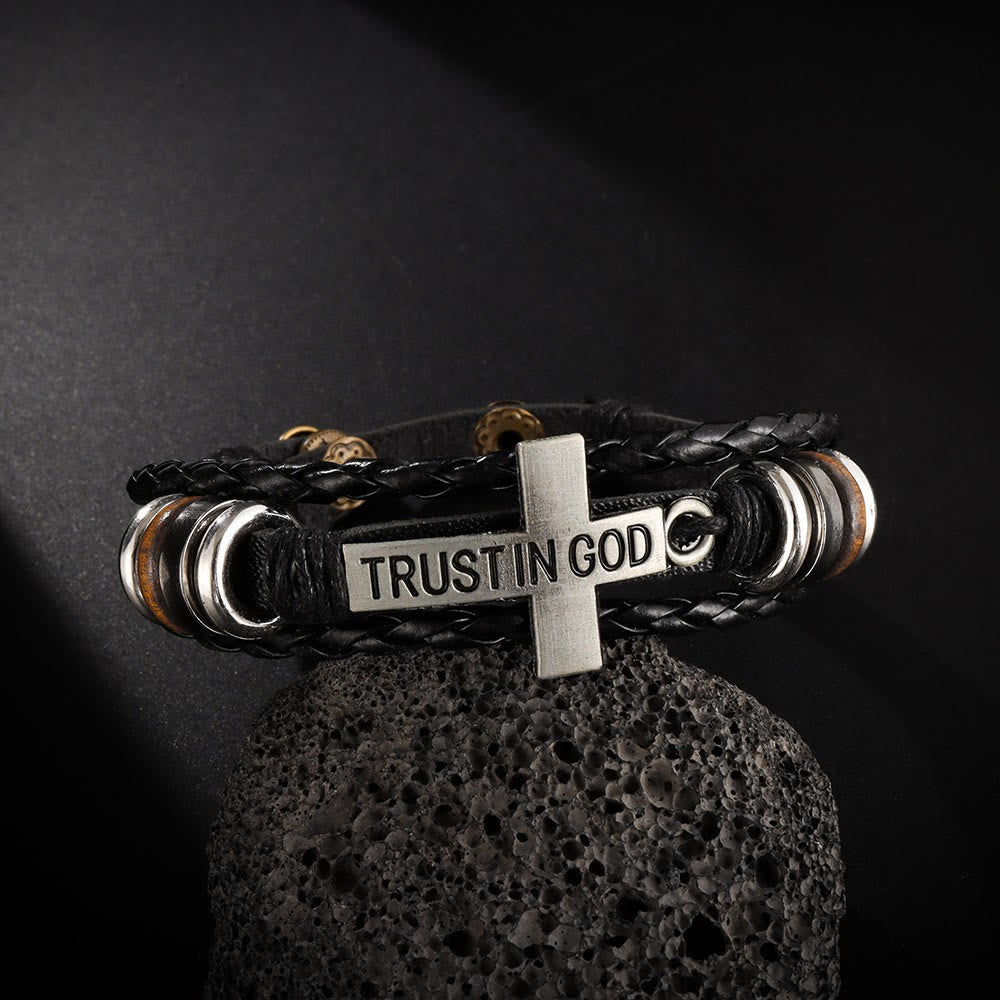 Pulsera de cuero trenzado negro con cruz e inscripción CONFIANZA EN DIOS