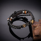 Pulsera de cuero trenzado negro con cruz e inscripción CONFIANZA EN DIOS