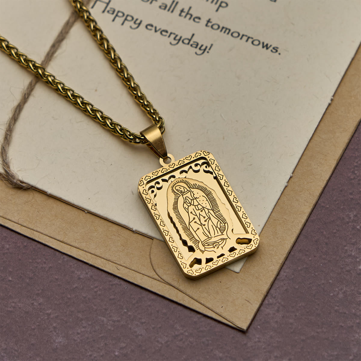 Collar con Colgante de la Virgen de Guadalupe con Corazón - Dije con Borde