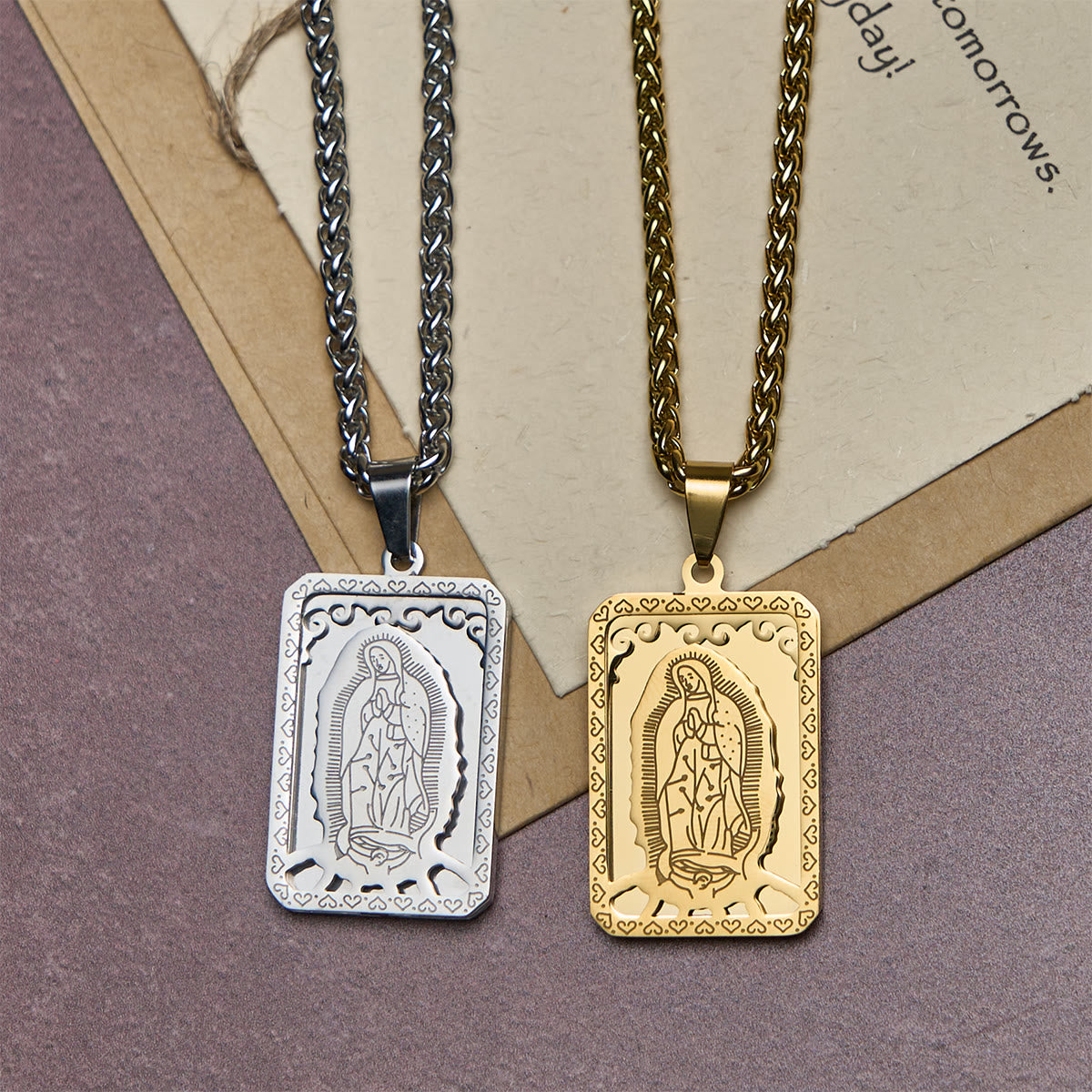Collar con Colgante de la Virgen de Guadalupe con Corazón - Dije con Borde