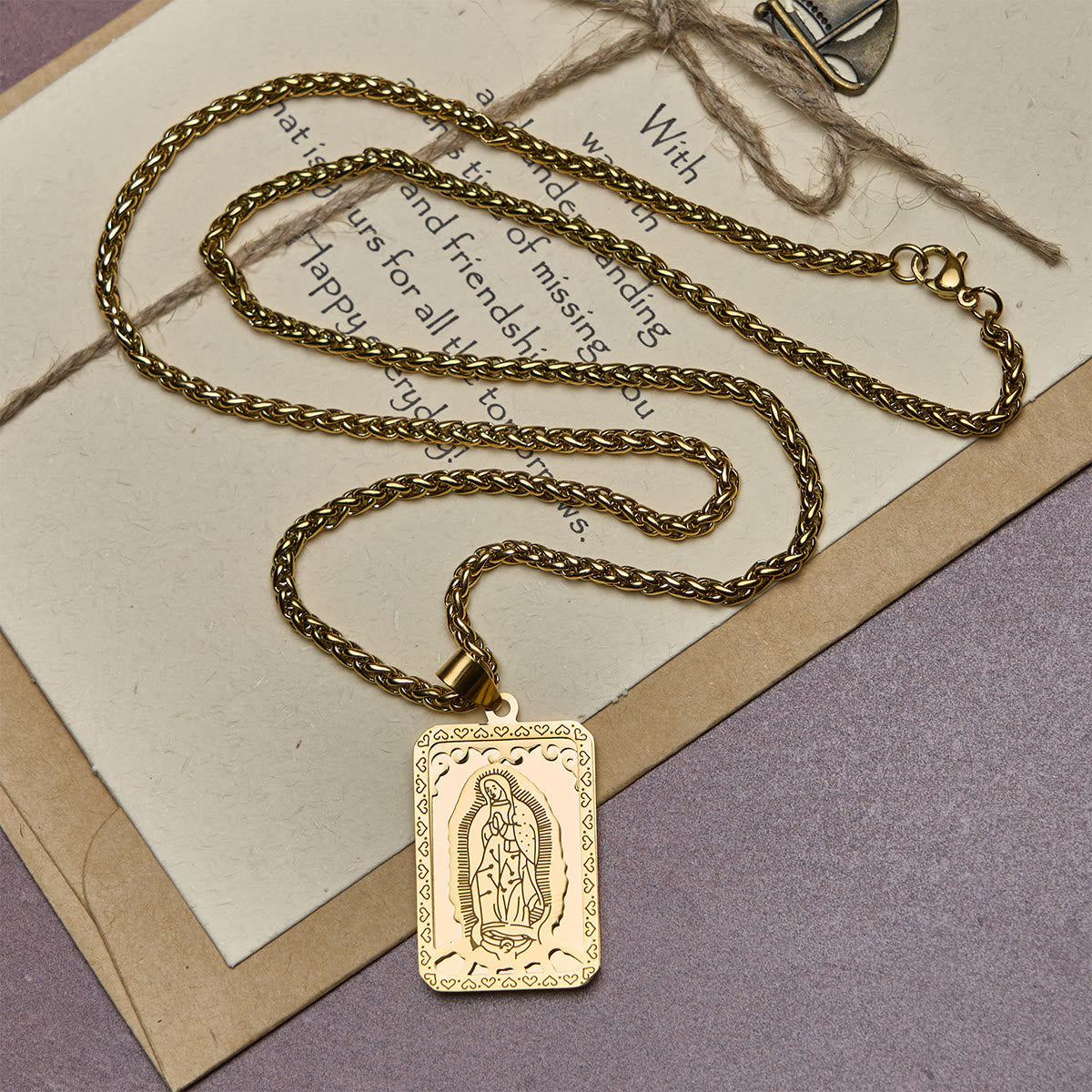 Collar con Colgante de la Virgen de Guadalupe con Corazón - Dije con Borde