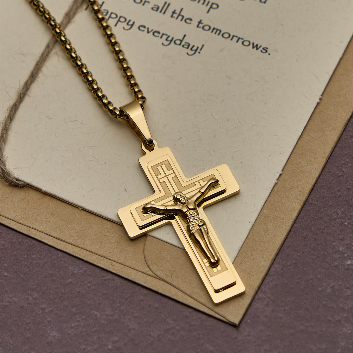 Collar con colgante de crucifijo clásico de Jesús: artesanía de metal multitono