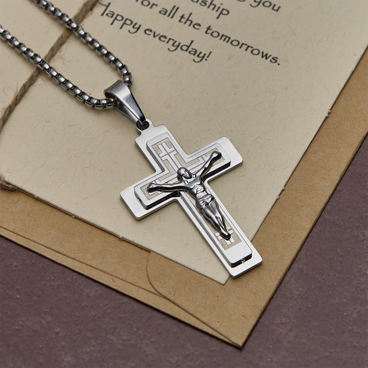 Collar con colgante de crucifijo clásico de Jesús: artesanía de metal multitono