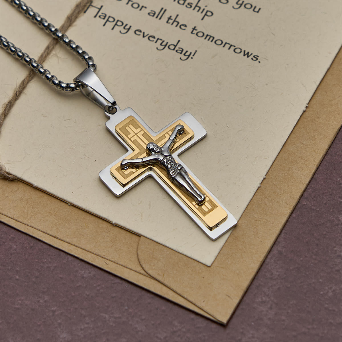 Collar con colgante de crucifijo clásico de Jesús: artesanía de metal multitono