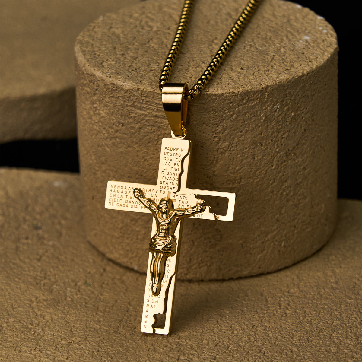 Inscripción del Padre Nuestro con Collar de Crucifijo: Protege Mis Pasos