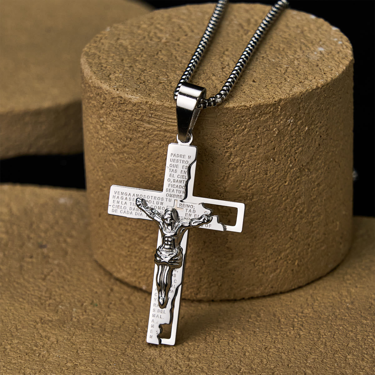 Inscripción del Padre Nuestro con Collar de Crucifijo: Protege Mis Pasos