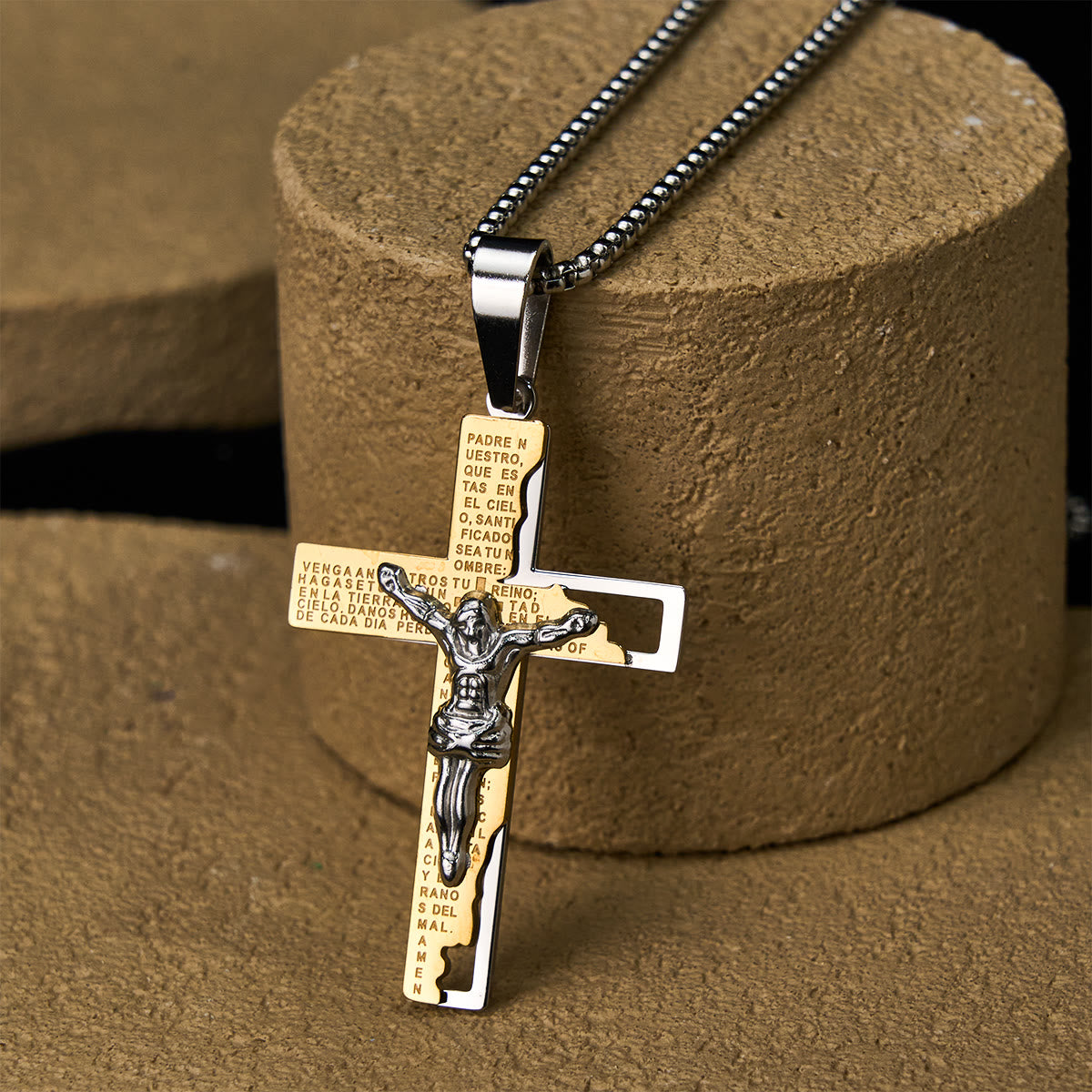 Inscripción del Padre Nuestro con Collar de Crucifijo: Protege Mis Pasos