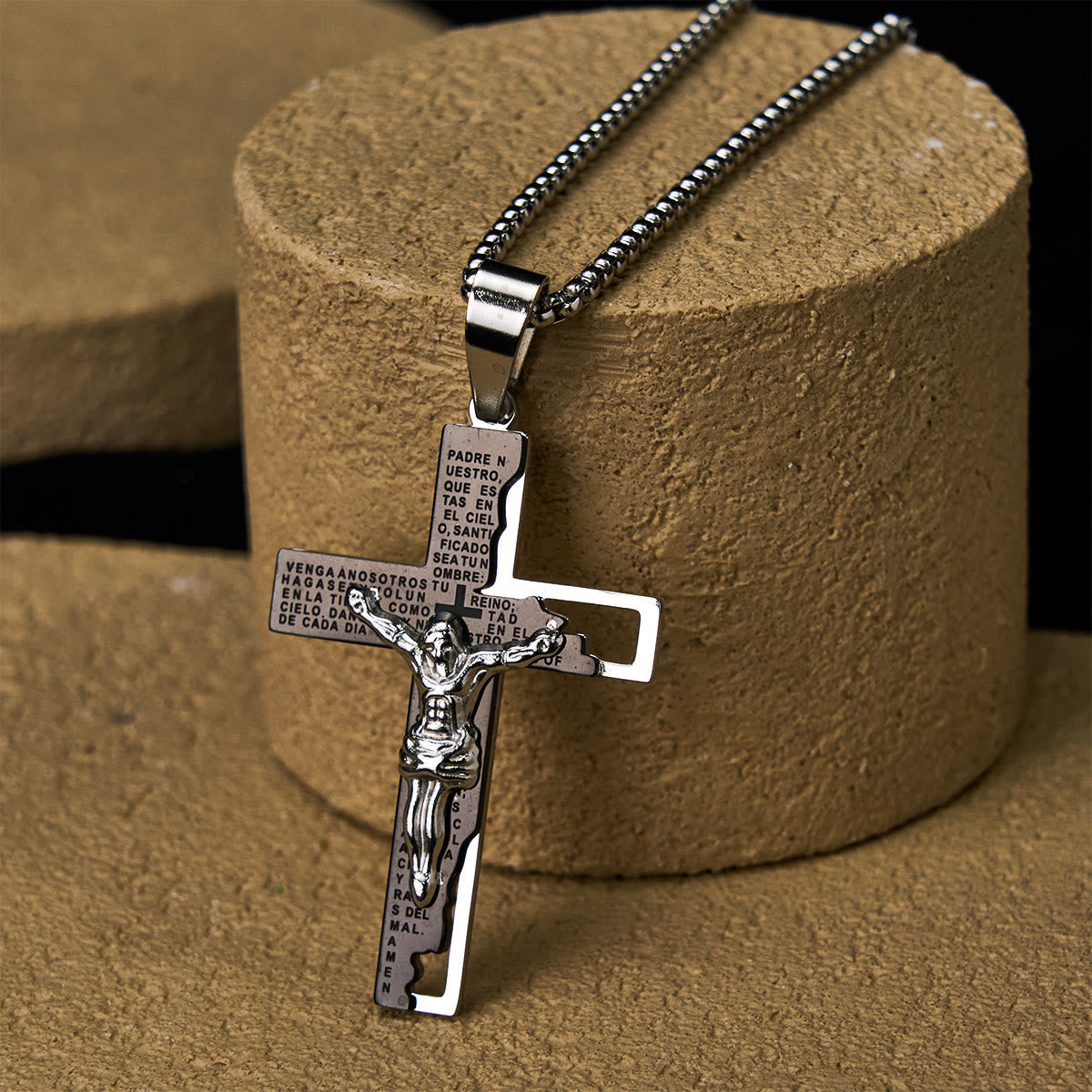 Inscripción del Padre Nuestro con Collar de Crucifijo: Protege Mis Pasos