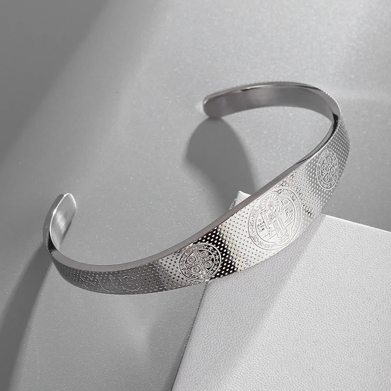 Pulsera de Brazalete San Benito Paz y Protección en Dorado y Plateado