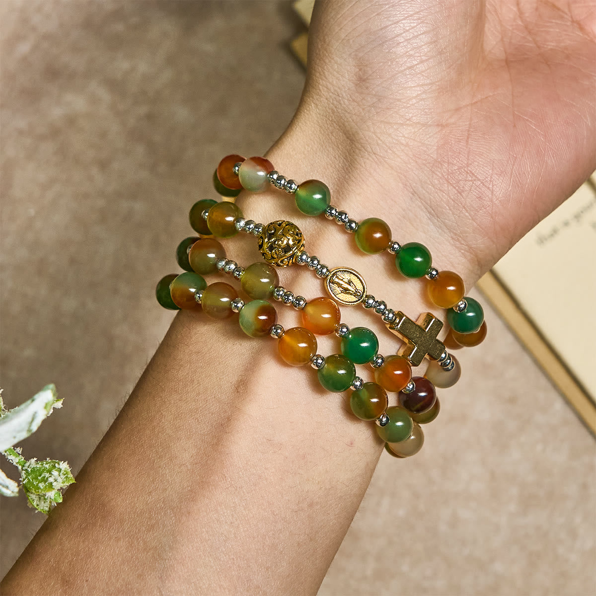 Pulsera de Rosario de Navidad de Malaquita Multicapa con Cruz y Medalla